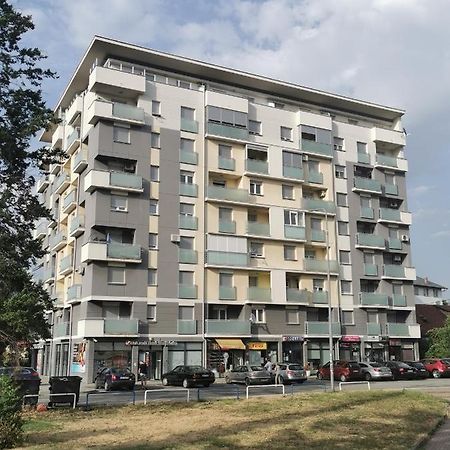 Apartman Bella Apartment Добой Екстериор снимка