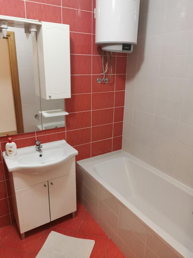 Apartman Bella Apartment Добой Екстериор снимка