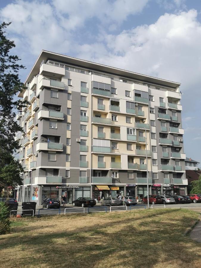 Apartman Bella Apartment Добой Екстериор снимка