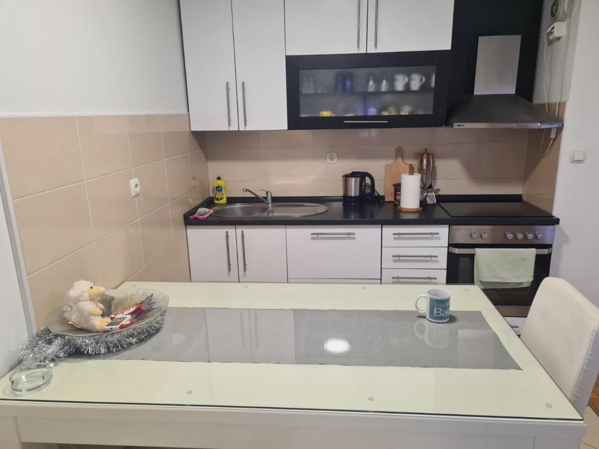 Apartman Bella Apartment Добой Екстериор снимка