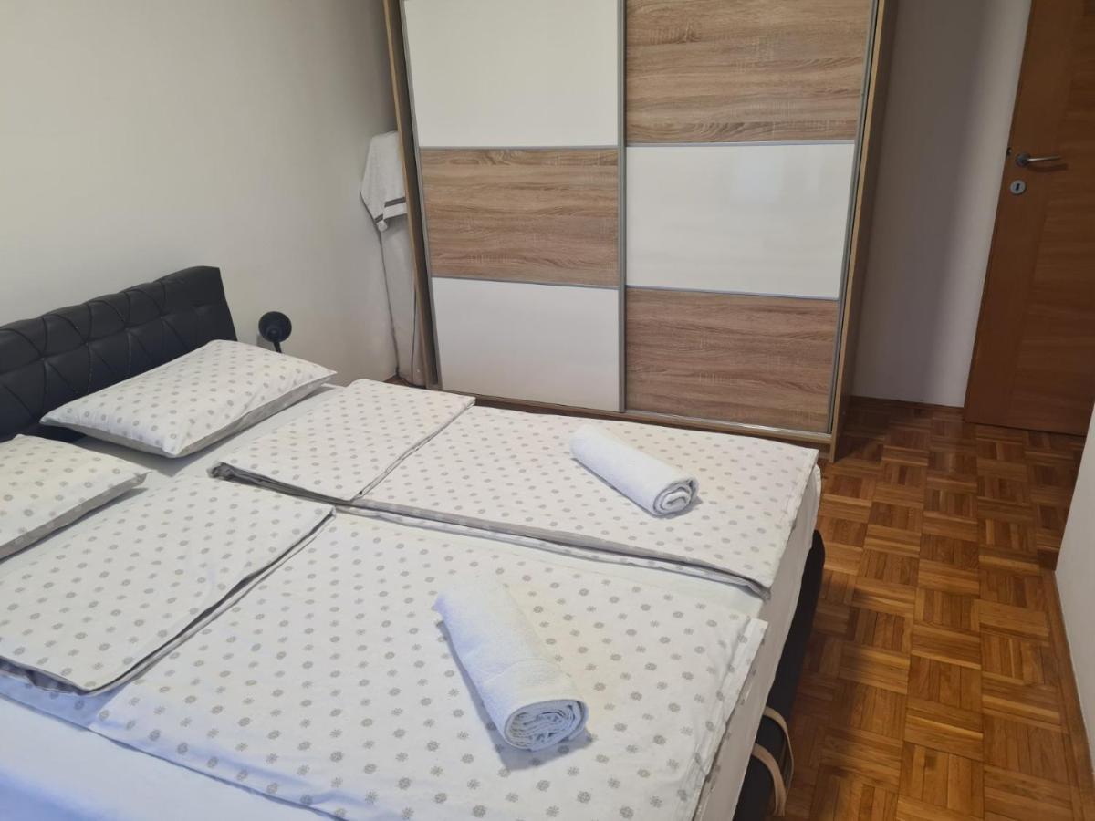 Apartman Bella Apartment Добой Екстериор снимка